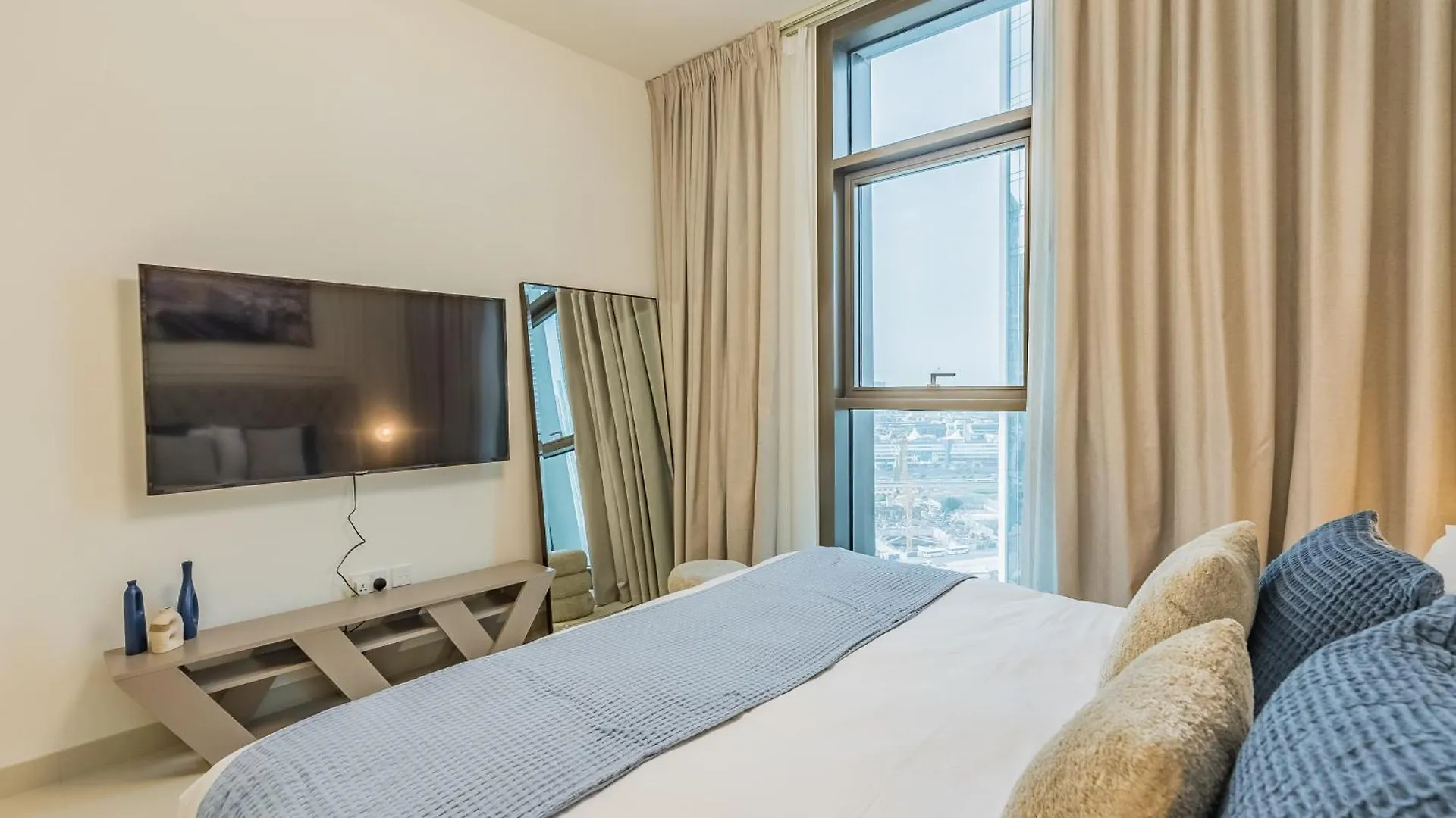 The 'Paris' Condo - Stylish 2Bd With Burj View Dubai 0*,  United Arab Emirates