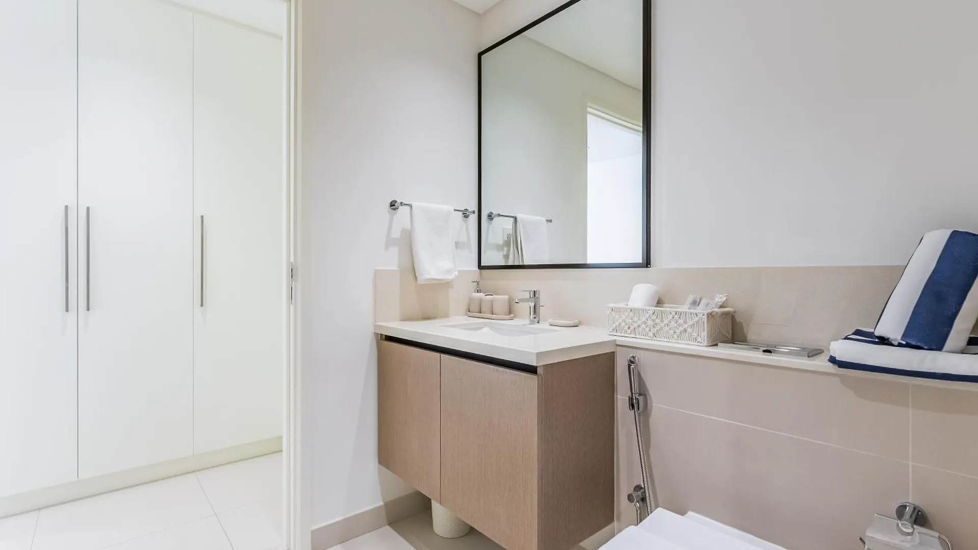 The 'Paris' Condo - Stylish 2Bd With Burj View Dubai 0*,  United Arab Emirates