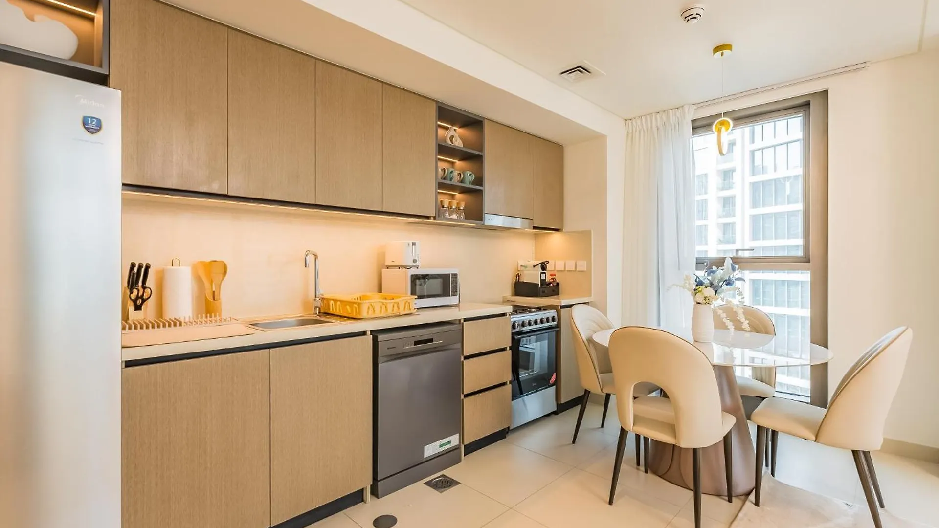 The 'Paris' Condo - Stylish 2Bd With Burj View Dubai Apartment