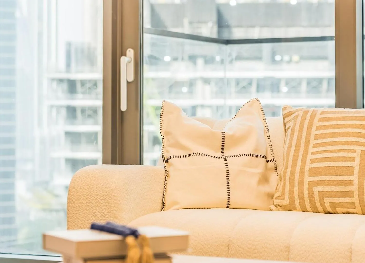 The 'Paris' Condo - Stylish 2Bd With Burj View Dubai Apartment