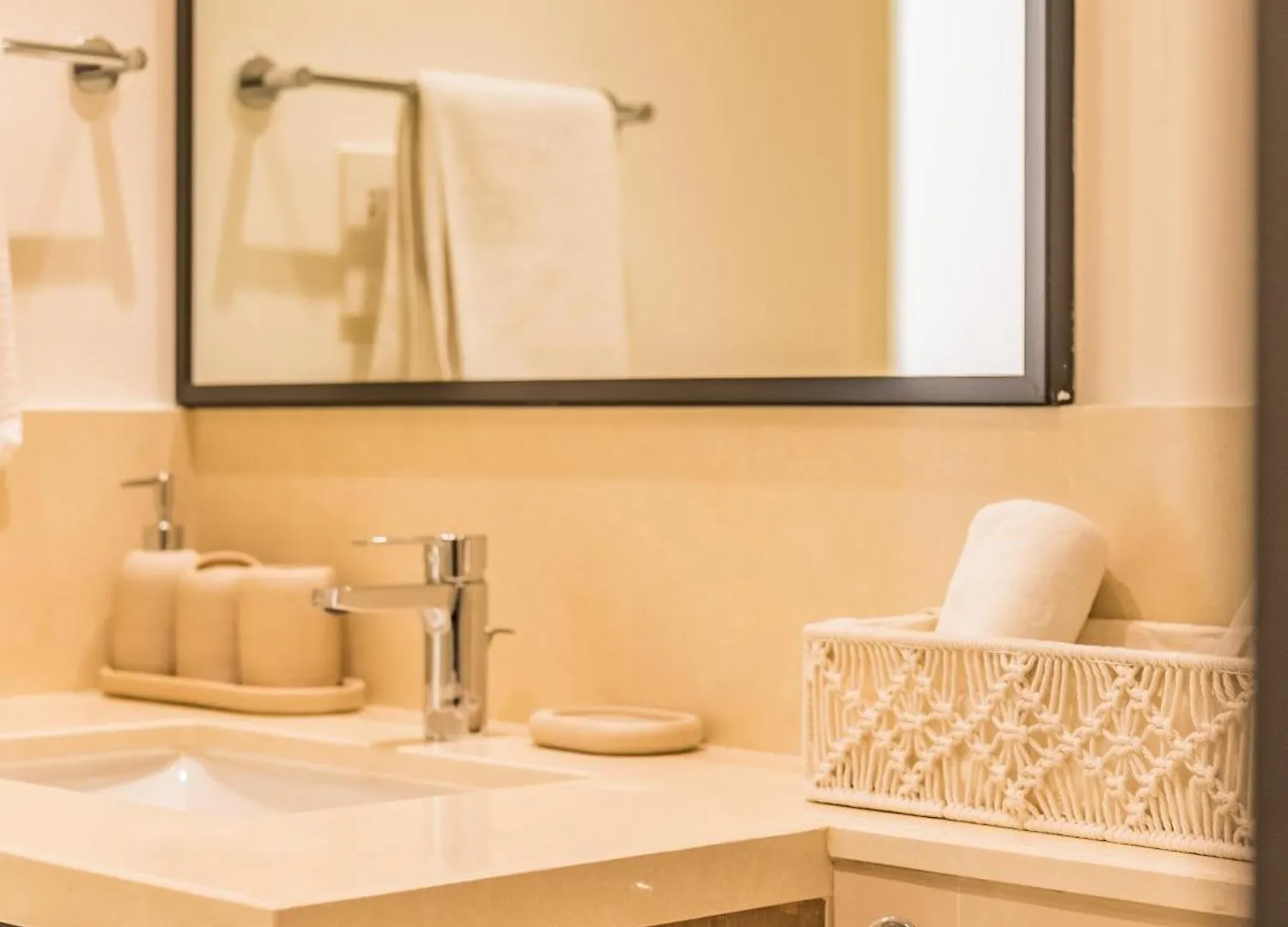 The 'Paris' Condo - Stylish 2Bd With Burj View Dubai